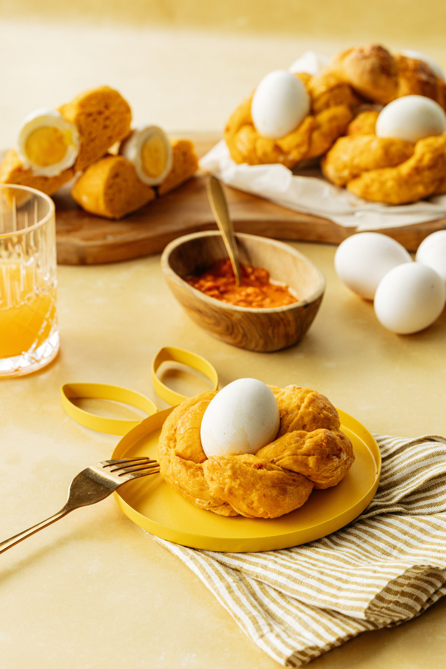 Petits pains de Pâques à l’œuf