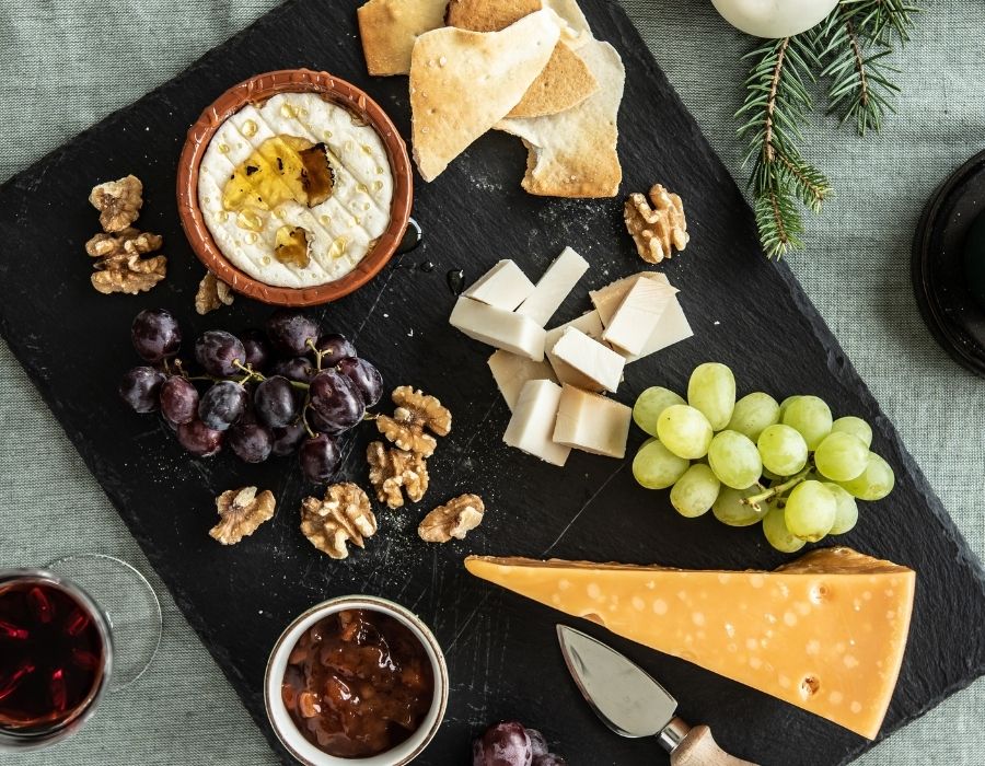 Plateau de fromages au miel de truffe et chutney à la bière
