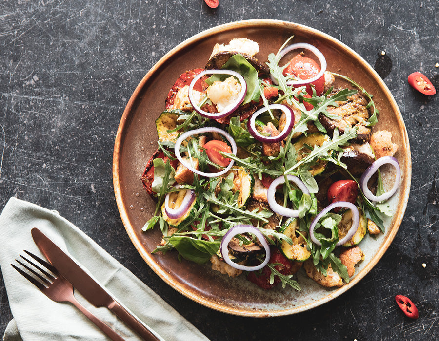 Salade Panzanella aux légumes BBQ &amp; Pesto Piccante