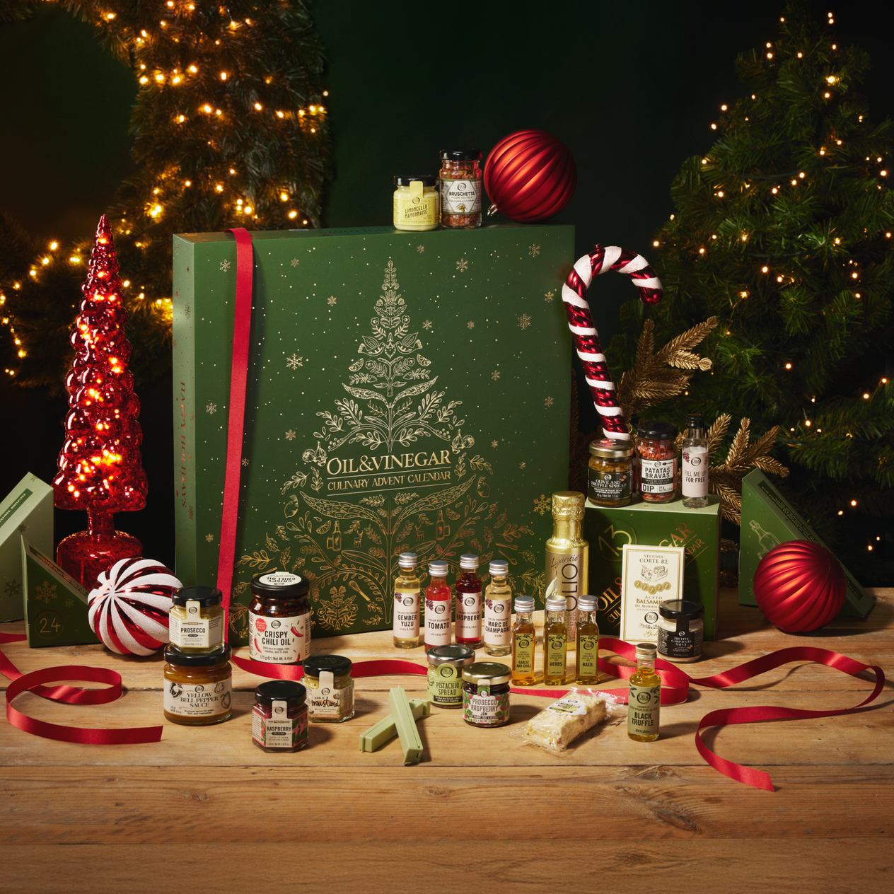 open adventskalender op tafel met olijfolie en balsamico en crispy chili oil